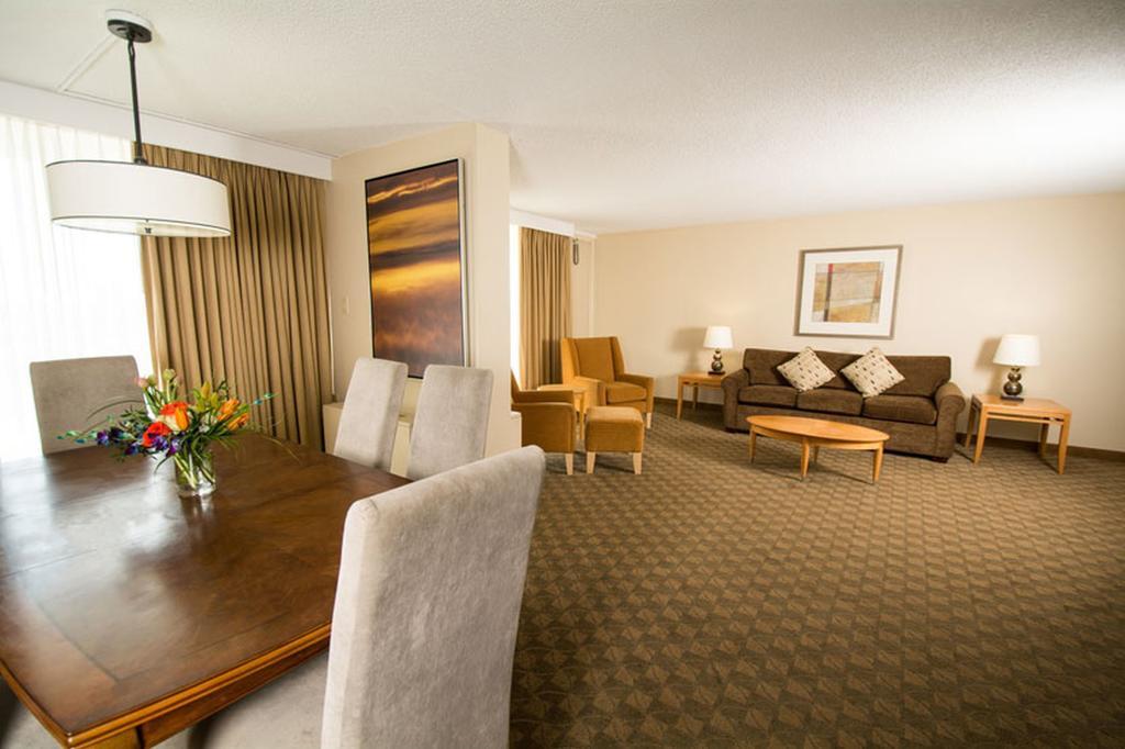 Edmonton Inn And Conference Centre Esterno foto